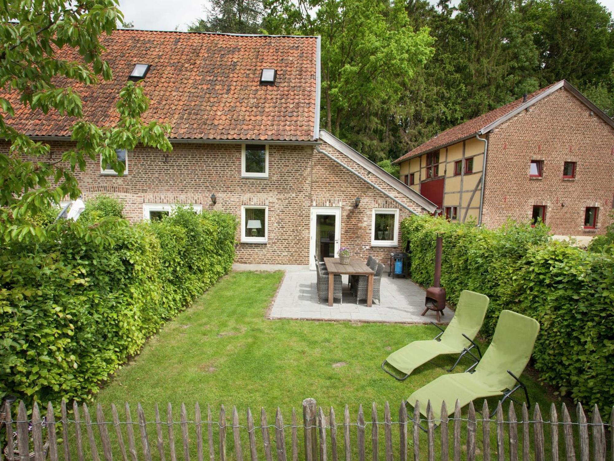 Stunning Holiday Home Near Forest In スレナーケン エクステリア 写真